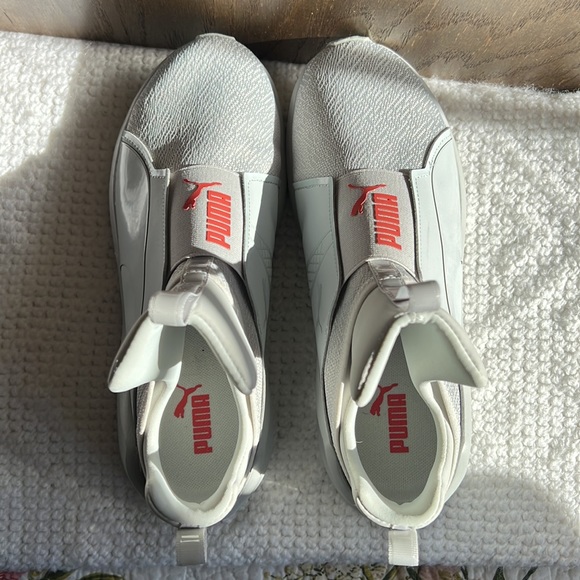 Puma Fierce gray sneakers woman’s 9 - Picture 6 of 10